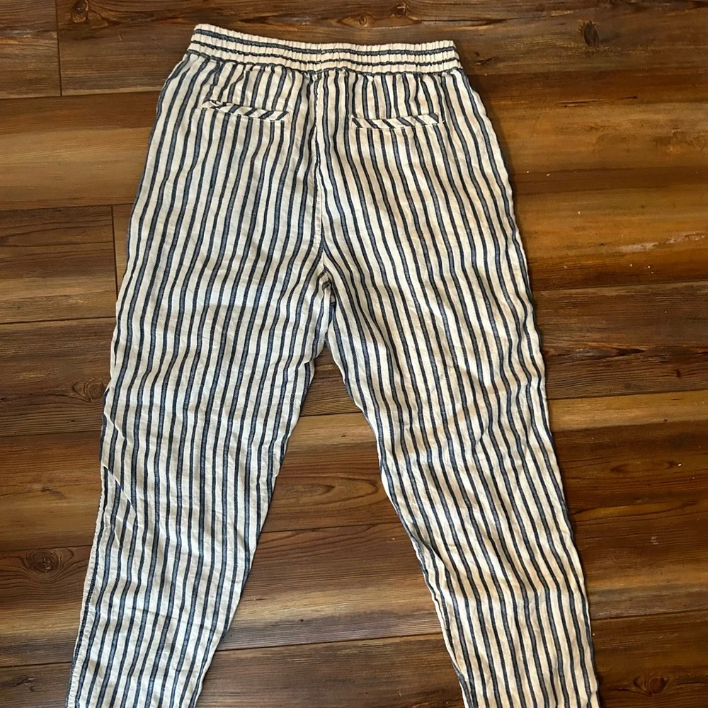 Tahari cream navy striped elastic waist linen high waist casual pants. Medium - Picture 3 of 4